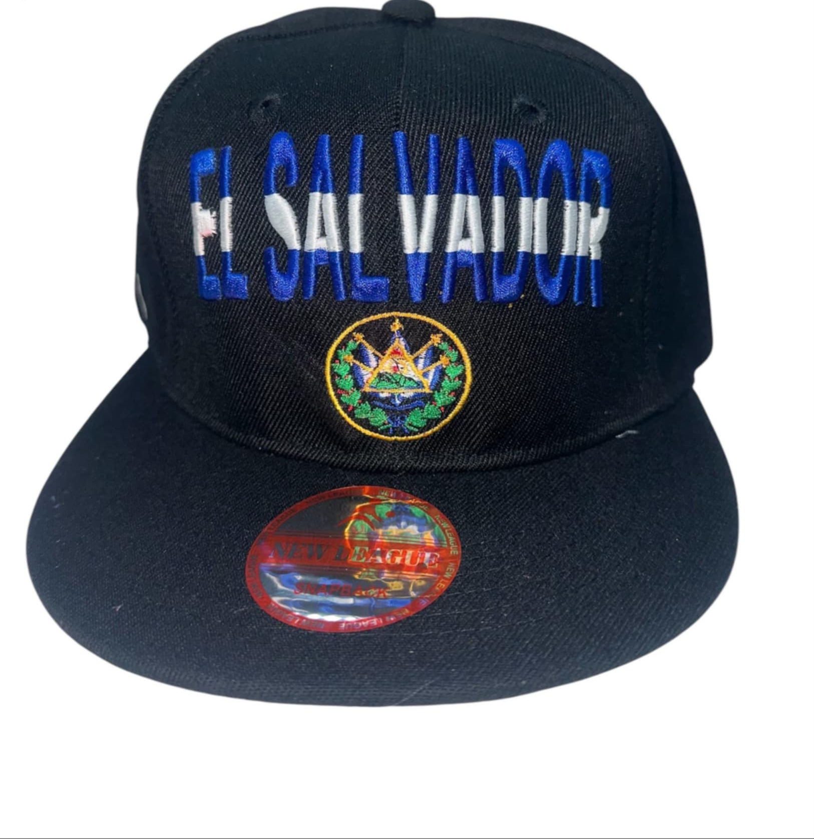 GORRA PARA ADULTO COLOR NEGRO CON DISEÑO DE EL SALVADOR